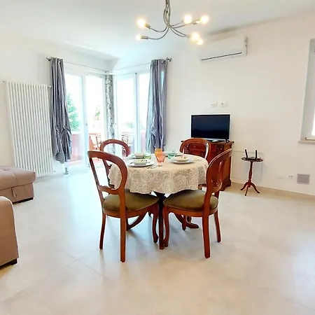דירה Narcisa Pool Apartment - Lake View